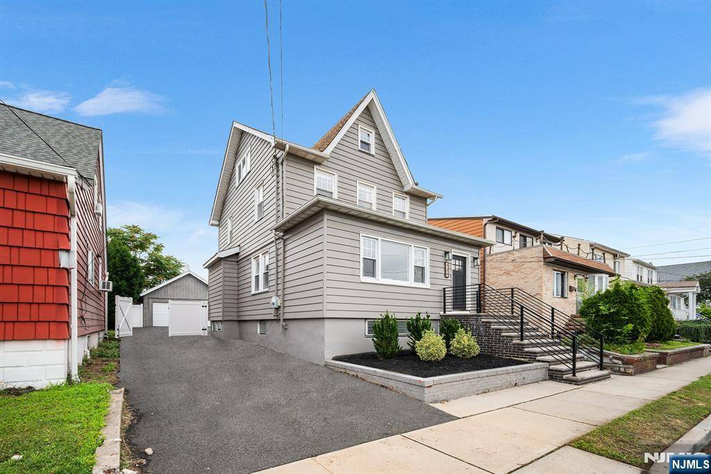 Secaucus, NJ 07094,725 4th ST