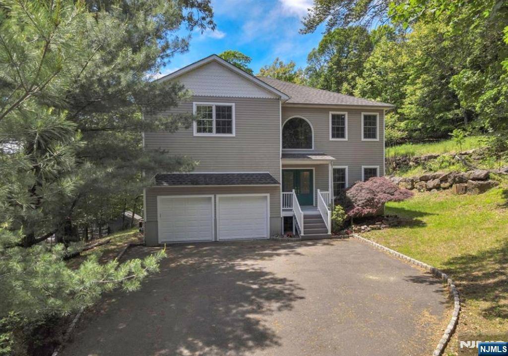 27 Tecumseh TRL, Oakland, NJ 07436