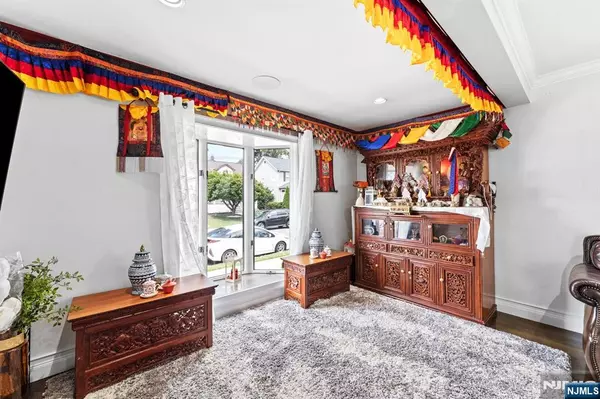 Dumont, NJ 07628,145 Niagara ST