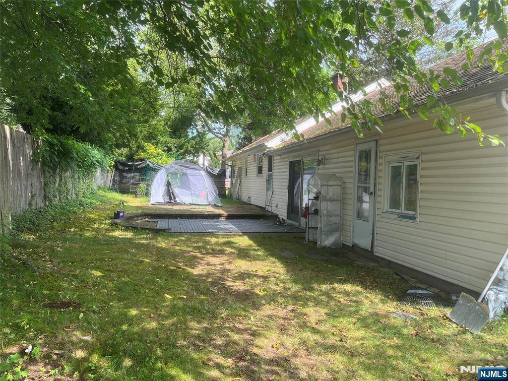 Paramus, NJ 07652,268 Robert ST