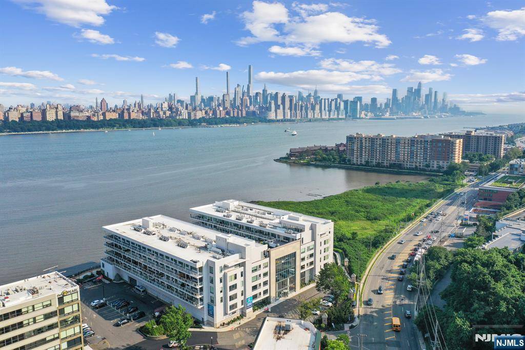 3 Somerset LN #409, Edgewater, NJ 07020