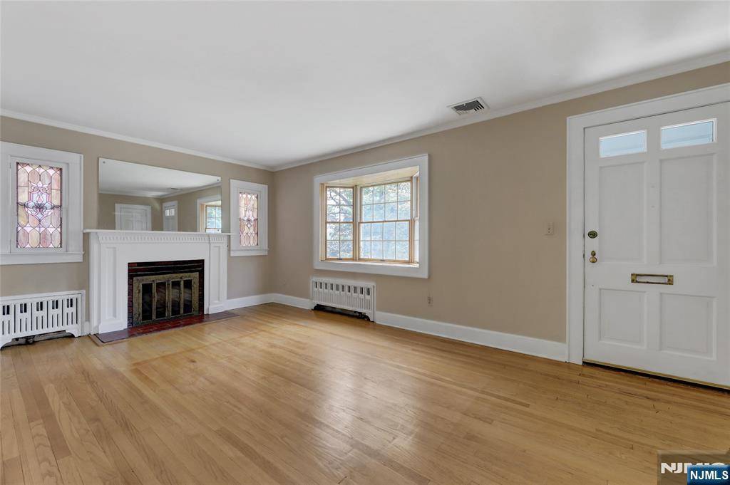 Clifton, NJ 07043,148 McCosh RD