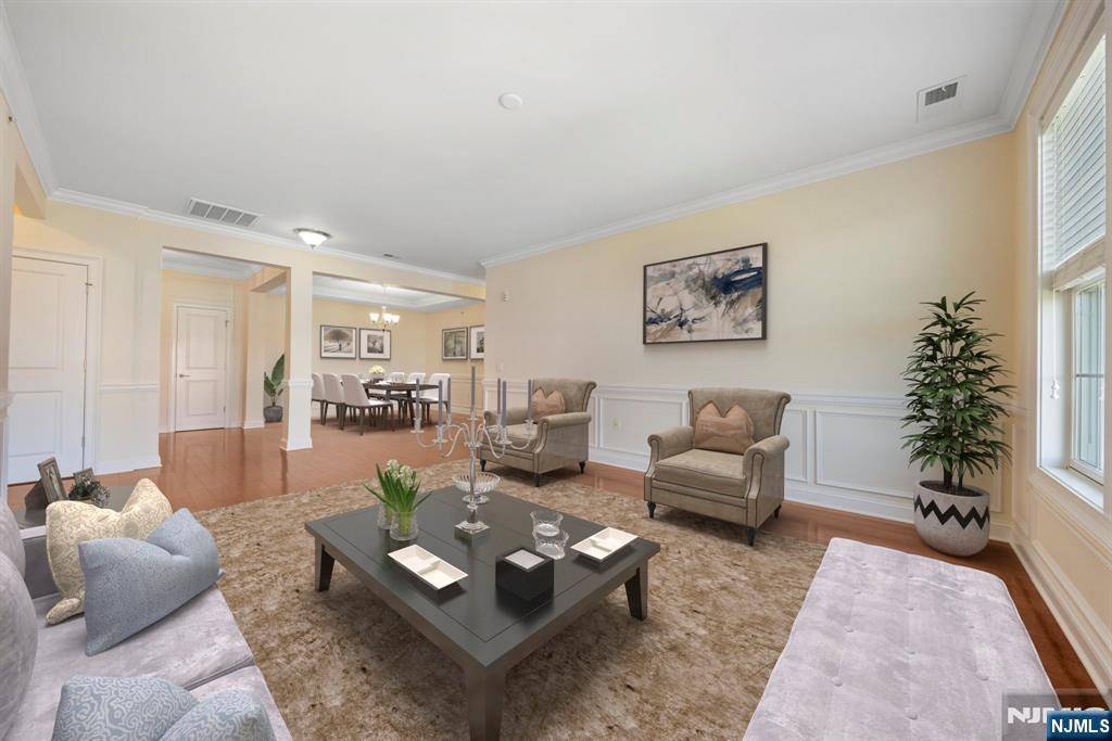 Montvale, NJ 07645,510 Four Seasons LN #510