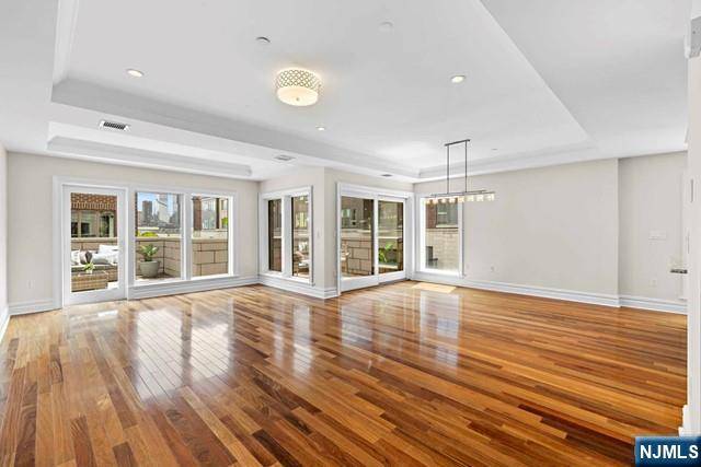 Weehawken, NJ 07086,24 Eton ROW