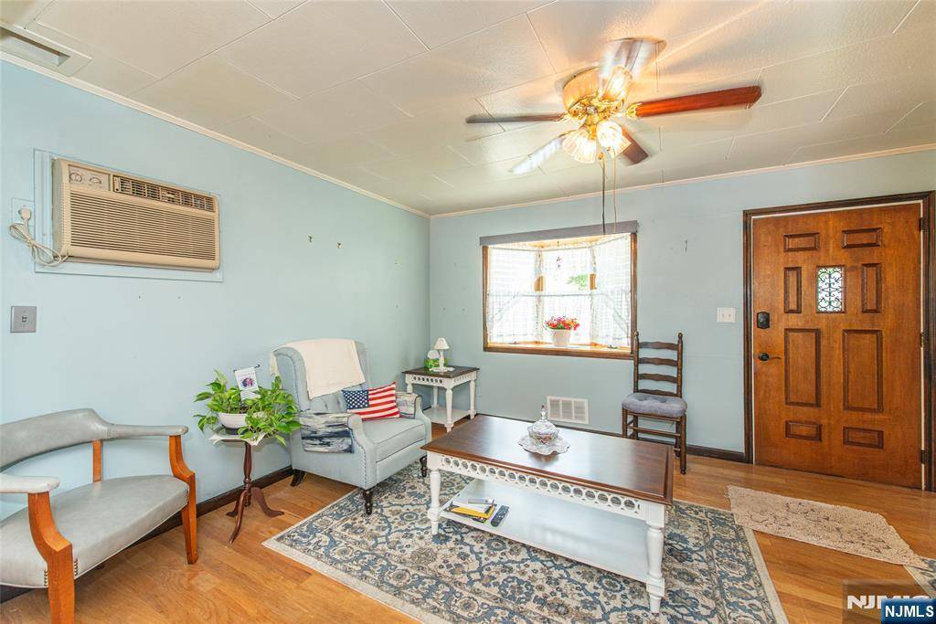 Wanaque, NJ 07420,21 Rockridge RD