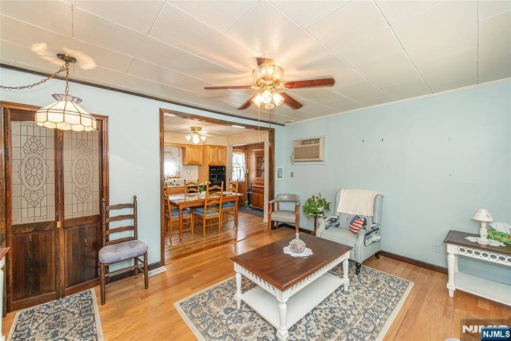 Wanaque, NJ 07420,21 Rockridge RD