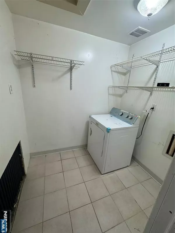 West Orange, NJ 07052,32 Edisonia TER
