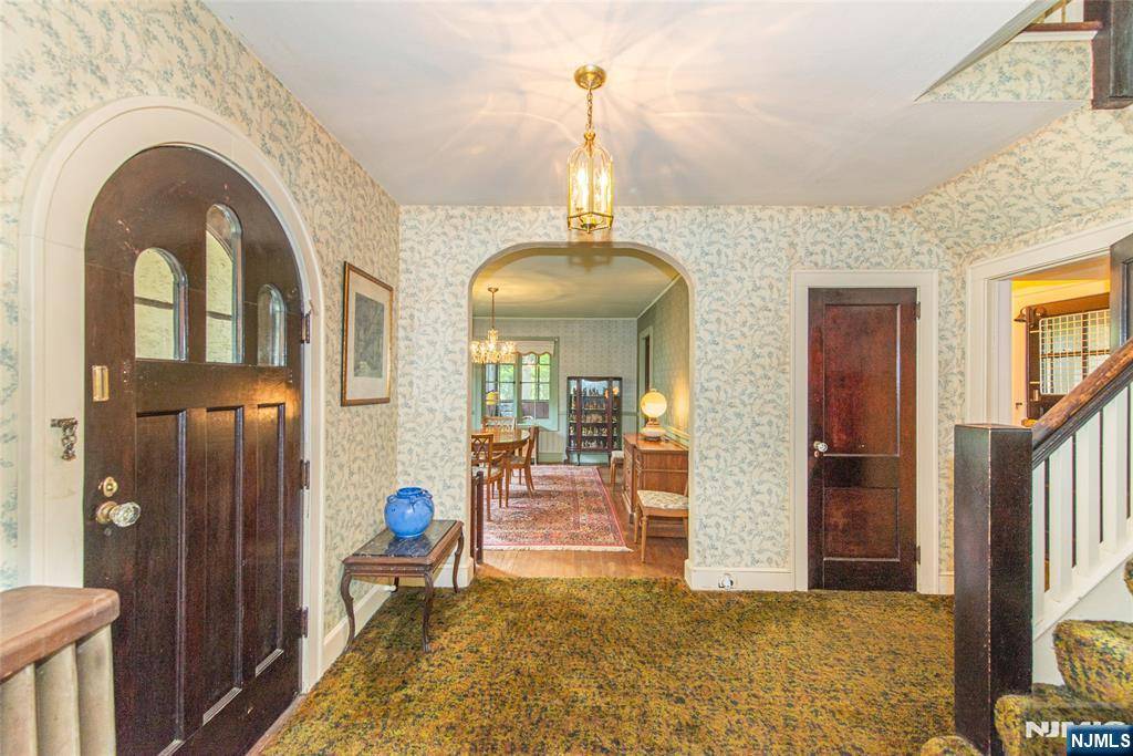 Ridgewood, NJ 07450,140 Valley View AVE