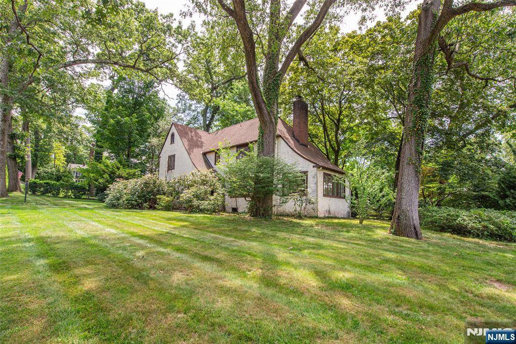 140 Valley View AVE, Ridgewood, NJ 07450