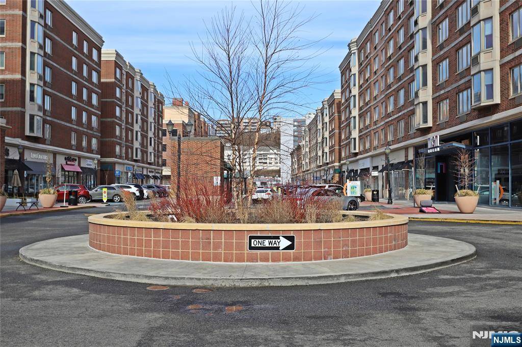 3109 City PL, Edgewater, NJ 07020