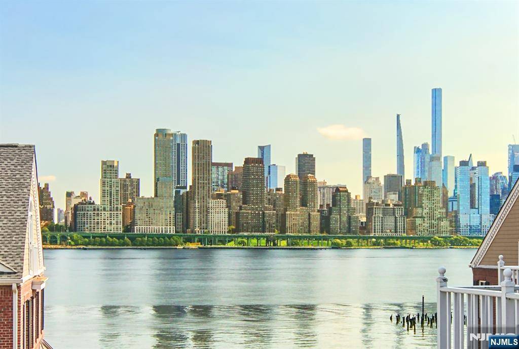 West New York, NJ 07093,474 Buffalo CT
