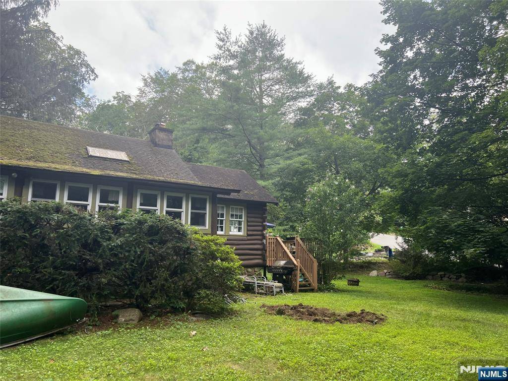 Ringwood, NJ 07456,6 West CIR