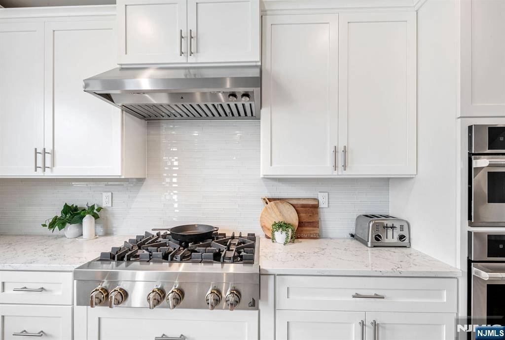 Montvale, NJ 07645,3 Cranberry LN