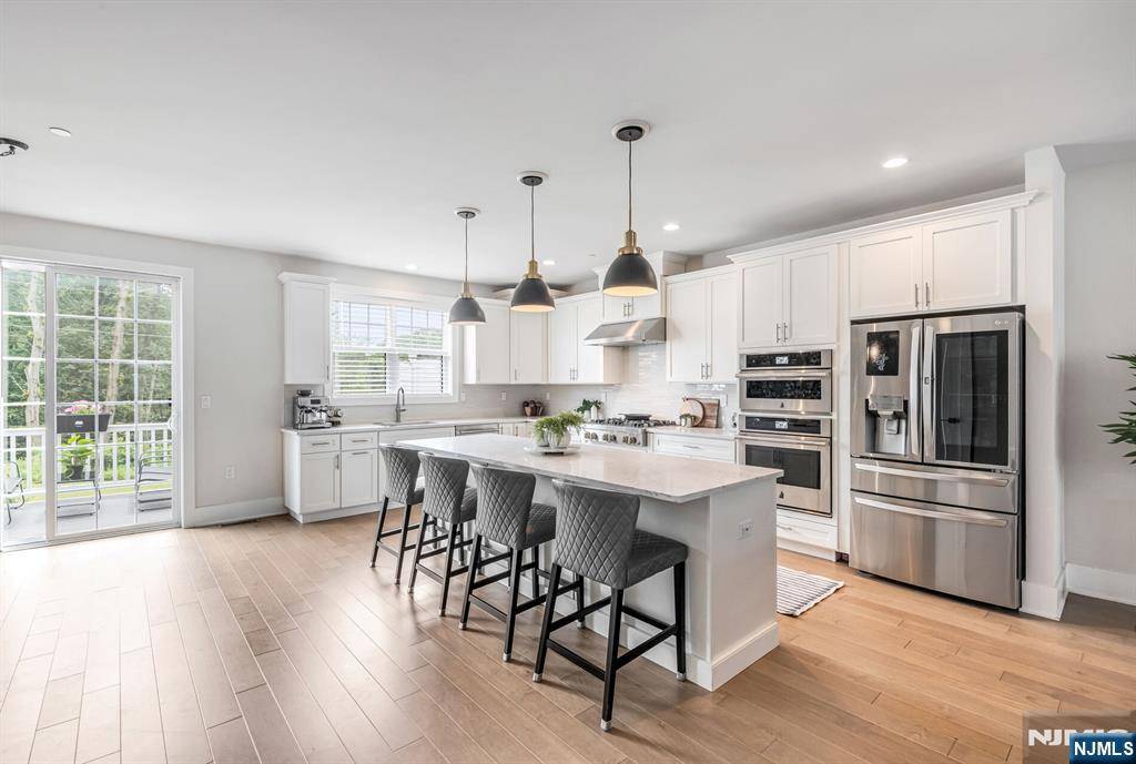 Montvale, NJ 07645,3 Cranberry LN