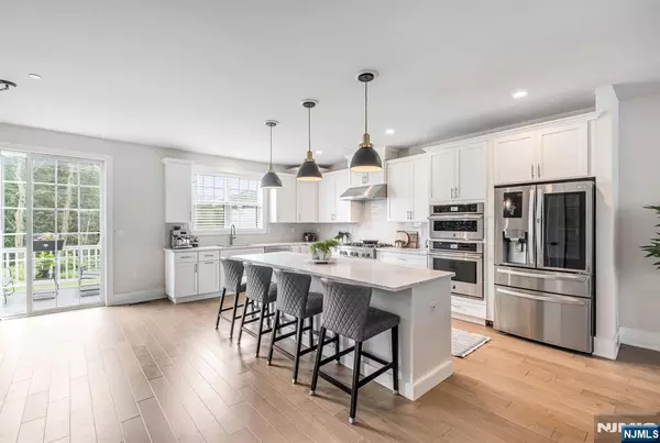 Montvale, NJ 07645,3 Cranberry LN
