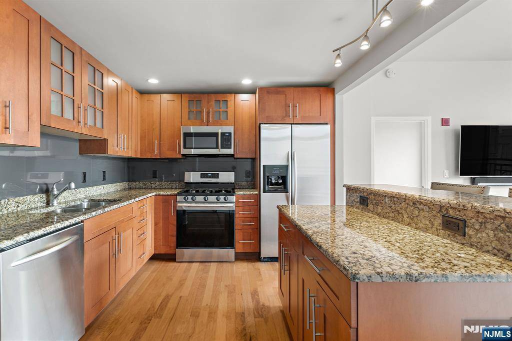1025 Maxwell LN #1209, Hoboken, NJ 07030