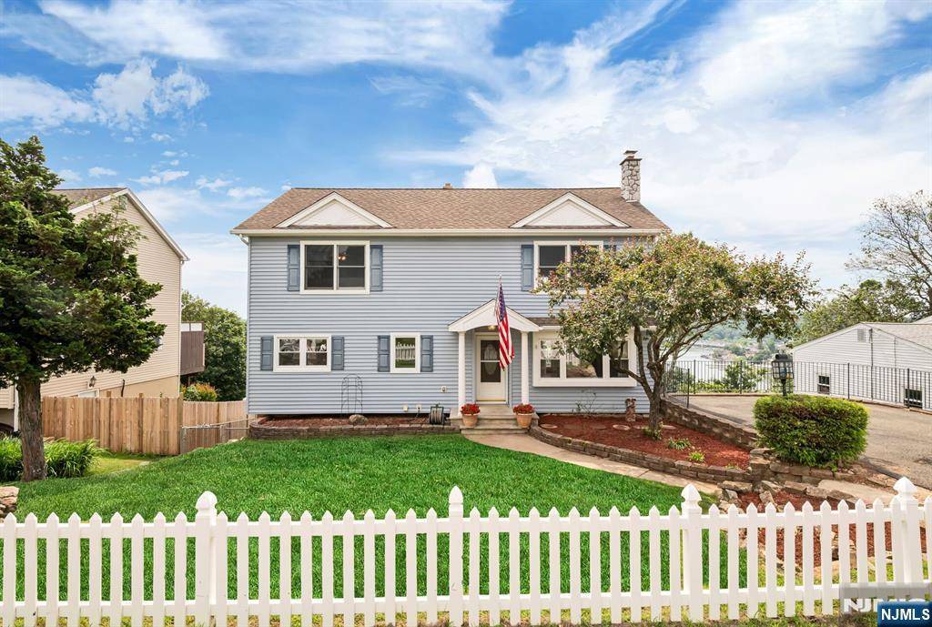 33 Musconetcong AVE, Hopatcong, NJ 07843