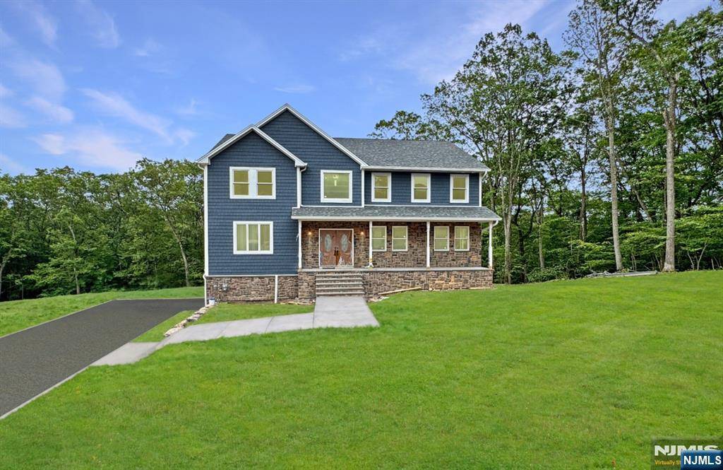 24 Eagles Nest TER, West Milford, NJ 07480