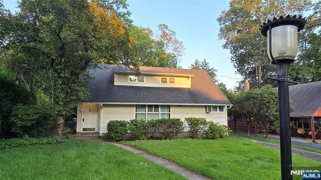 459 Summit ST, Ridgewood, NJ 07450