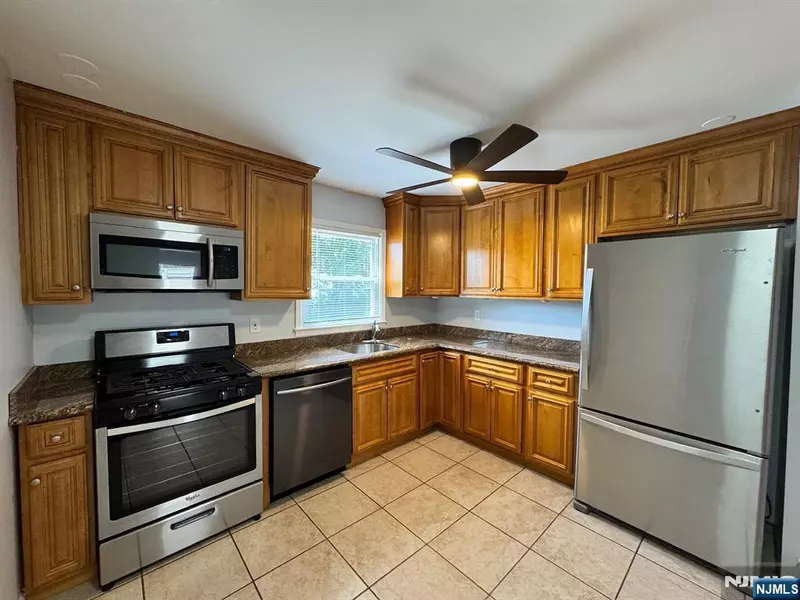 5 Daniel CT #1, Saddle Brook, NJ 07663