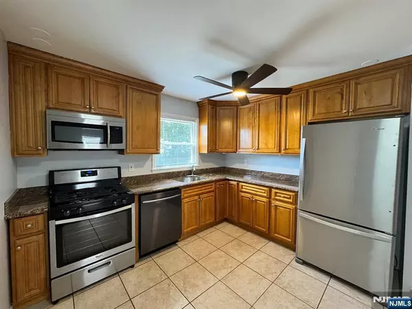 5 Daniel CT #1, Saddle Brook, NJ 07663