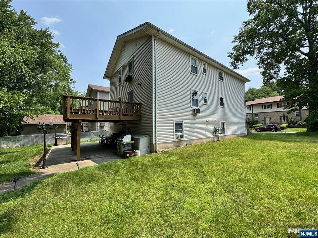 Saddle Brook, NJ 07663,5 Daniel CT