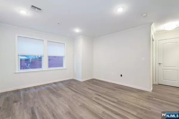 Ridgefield Park, NJ 07660,190 Main ST #2C