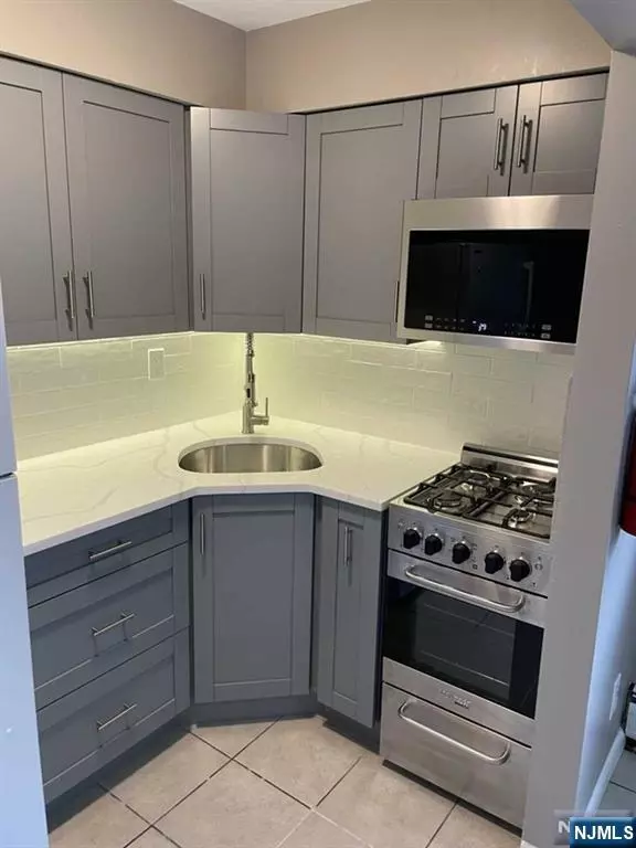 17 68th ST #7, Guttenberg, NJ 07093