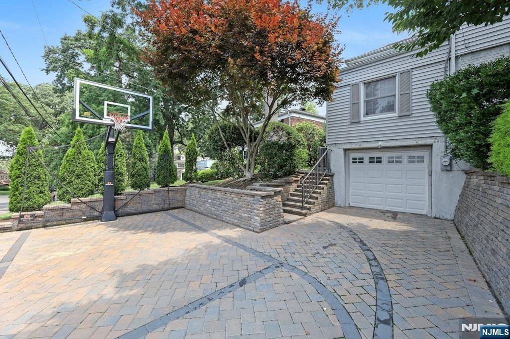 Teaneck, NJ 07666,627 S Forest DR