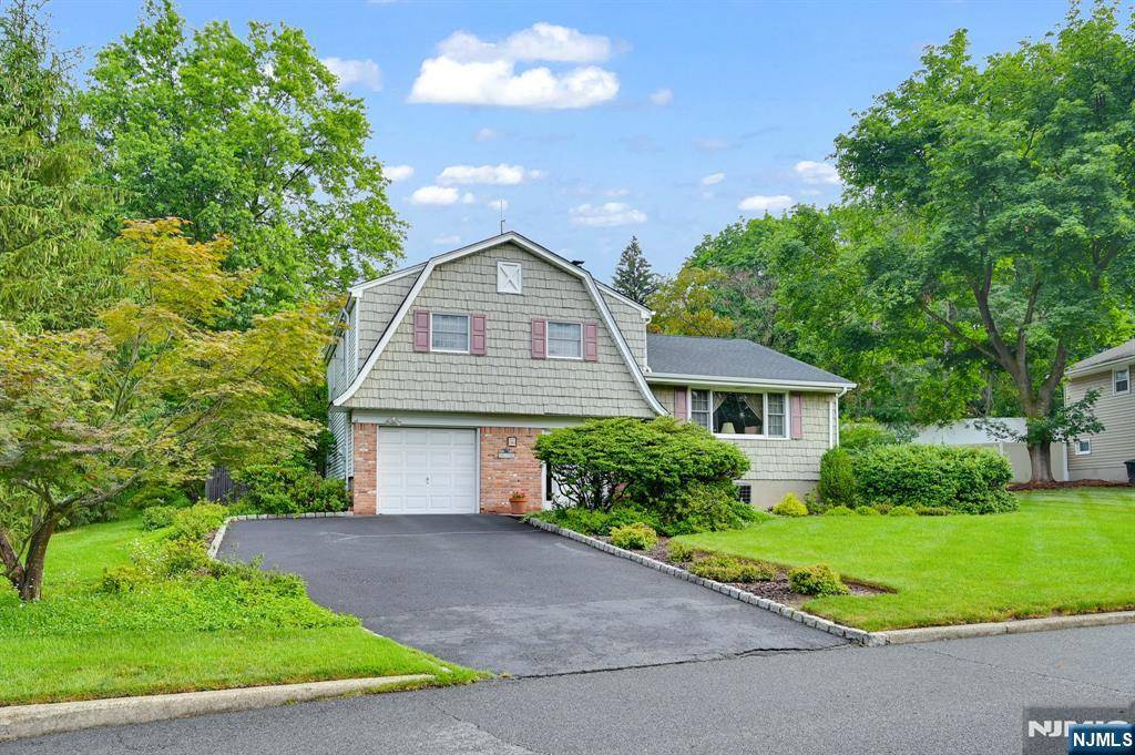 Montvale, NJ 07645,2 Clover CT