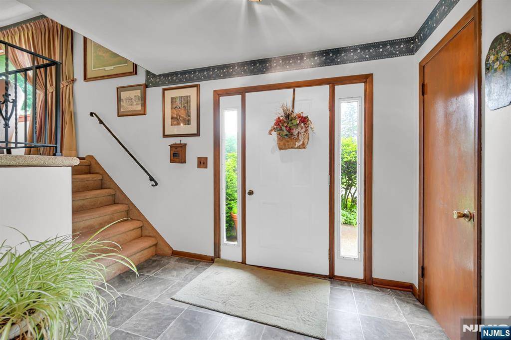 Montvale, NJ 07645,2 Clover CT