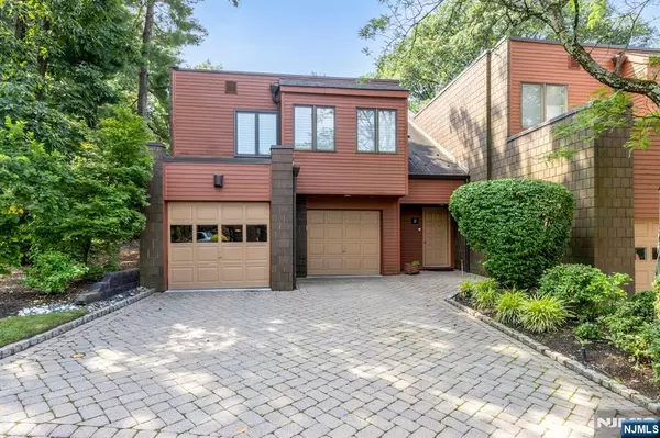 2 Old Quarry RD, Englewood, NJ 07631