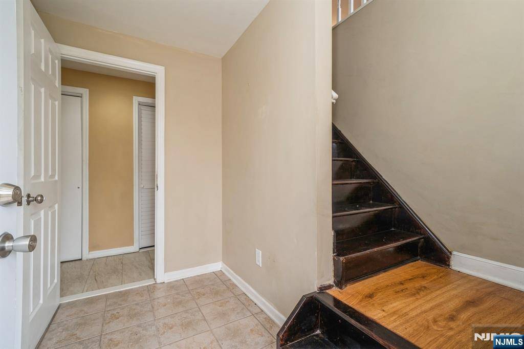 West Milford, NJ 07421,65 Longhouse DR