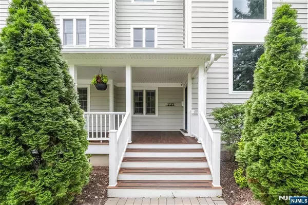 Montclair, NJ 07042,232 Claremont AVE #2