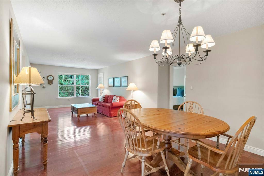 Mahwah, NJ 07430,1135 Hyde Park CT
