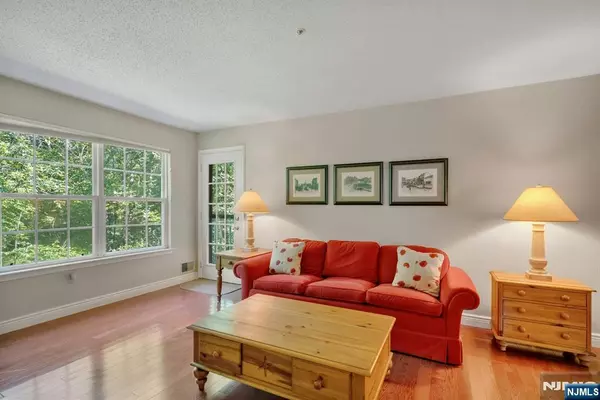 Mahwah, NJ 07430,1135 Hyde Park CT
