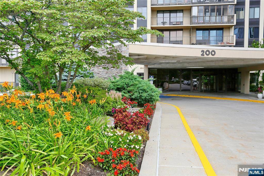 Cliffside Park, NJ 07010,200 Winston DR #2116