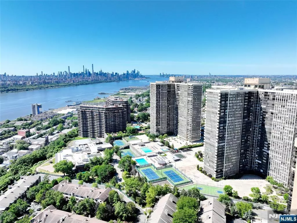 Cliffside Park, NJ 07010,200 Winston DR #2116