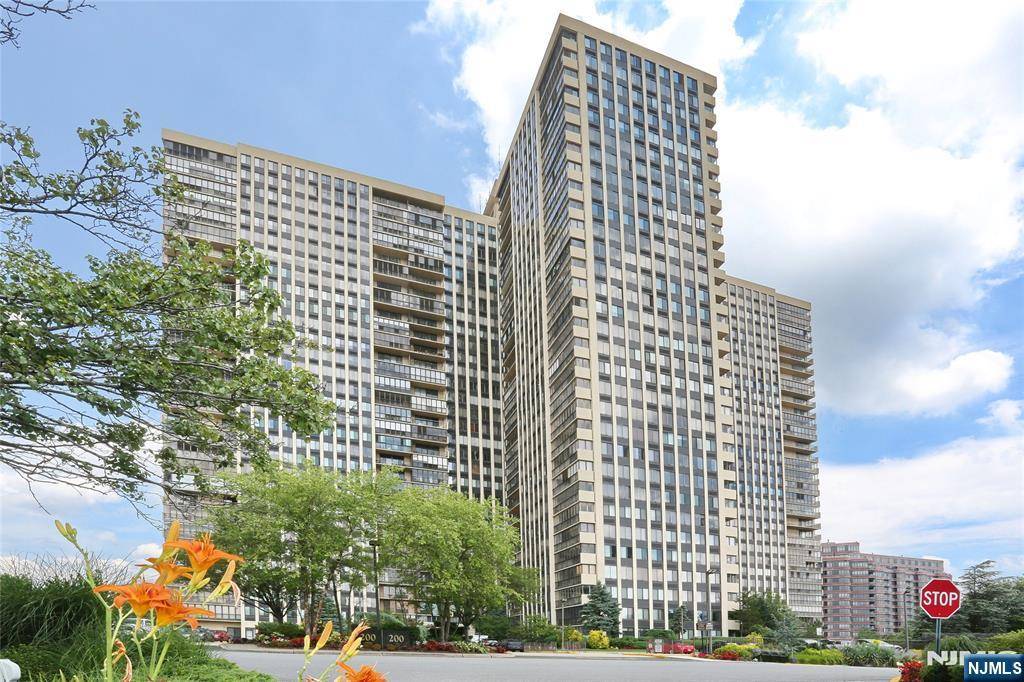 Cliffside Park, NJ 07010,200 Winston DR #2116