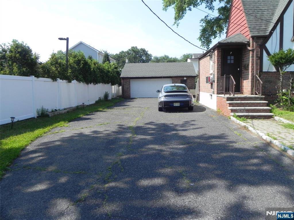 Little Ferry, NJ 07643,7 Lakeview AVE