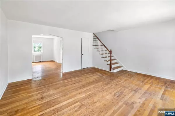 Teaneck, NJ 07666,550 Beverly RD