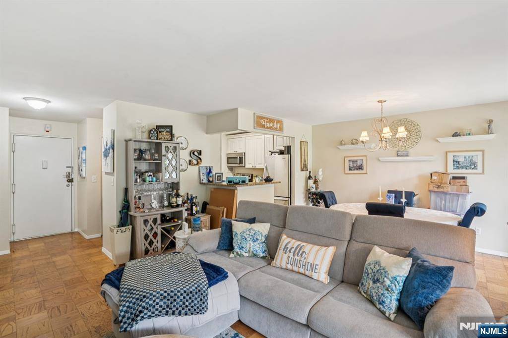 Edgewater, NJ 07020,1111 River RD #G10
