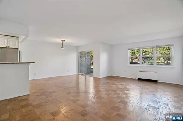 Edgewater, NJ 07020,1111 River RD #G10