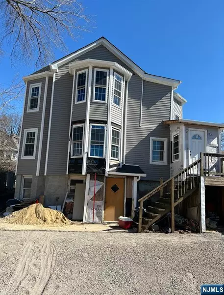 51 N Maple AVE, East Orange, NJ 07017