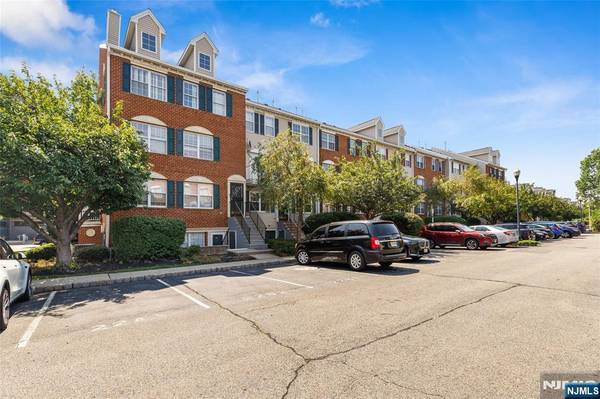 94 Callahan CT #2203, Newark, NJ 07103