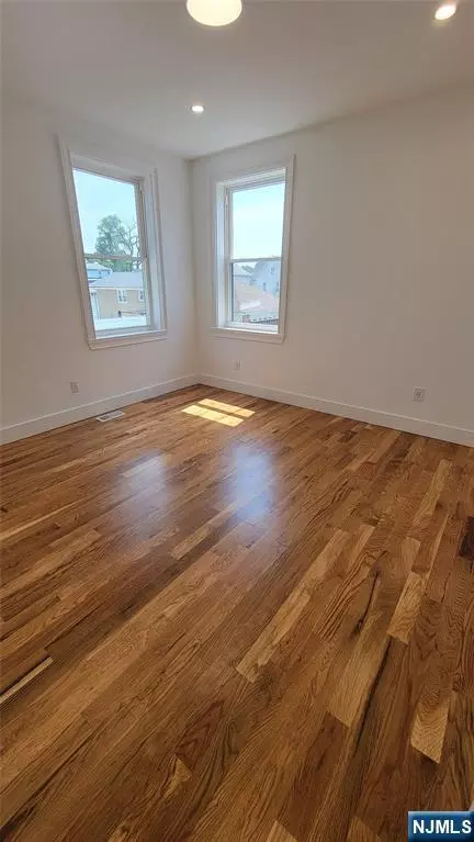 Hasbrouck Heights, NJ 07604,125 Franklin AVE