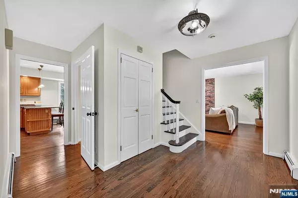 Ramsey, NJ 07446,421 Elbert ST