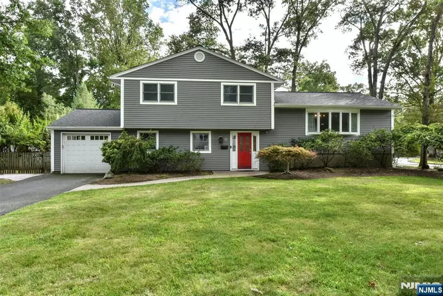 57 Crosley TER, Hillsdale, NJ 07642