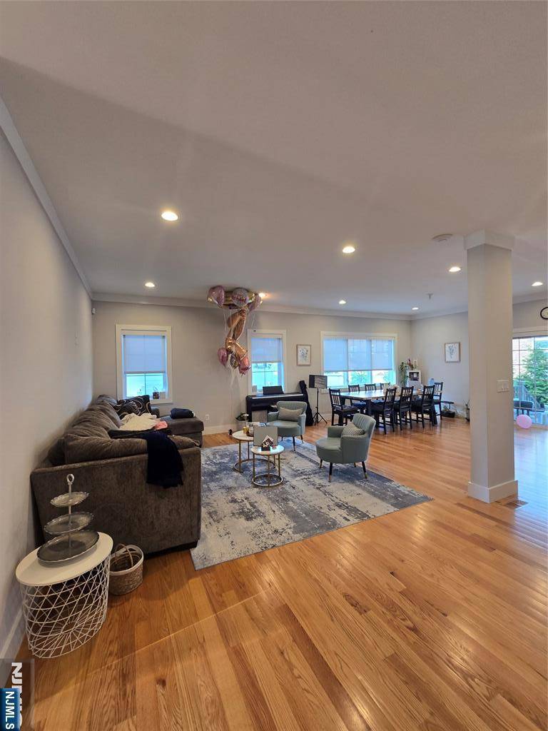 Tenafly, NJ 07670,102 Franklin ST