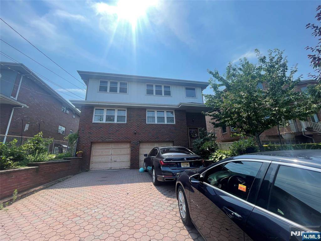 458 Lawn AVE #2nd FL, Palisades Park, NJ 07650